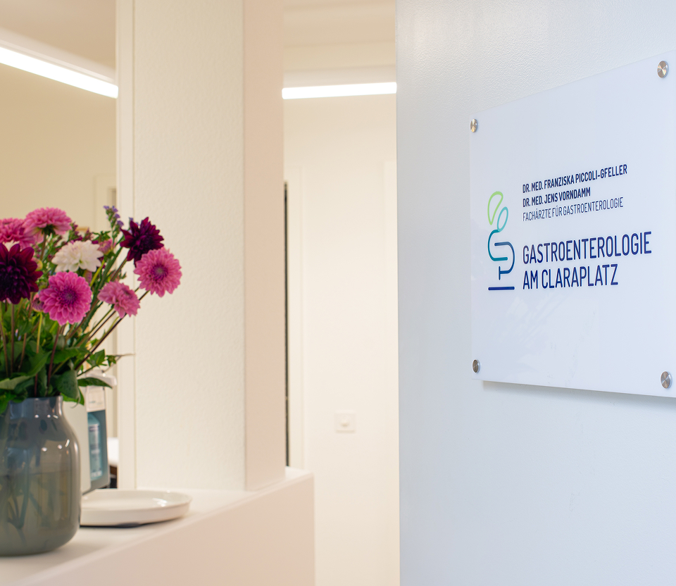 Behandlungsraum mit moderner Ausstattung